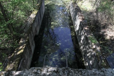 Büyük vatanseverlik savaşı sırasında inşa edilmiş terk edilmiş bir tünel. İkinci Dünya Savaşı sırasında Kiev 'deki Stalin metrosu. Beton binanın Grunge dokusu.