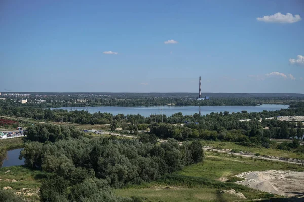 Rande Des Industriegebiets Der Stadt Hintergrund Eines Flusses Oder Sees — Stockfoto