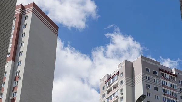 Großbaustelle Vor Blauem Himmel Ziegelsteingebäude Plattenbau Industrielles Thema Für Design — Stockfoto