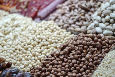 Kurutulmuş meyve, fındık ve Türk tatlılarıyla piyasaya sürün. Vejetaryen yemek karışımı. İş için stok fotoğrafı arkaplanı