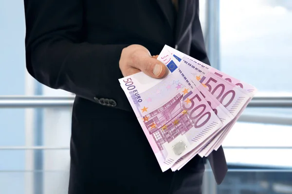 Бізнесмен Холдингу Гроші Євро Eur — стокове фото