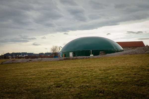 Biogasanlage Auf Einem Feld — Stockfoto