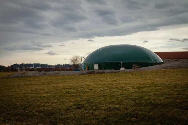 Biogasanlage Auf Einem Feld — Stockfoto