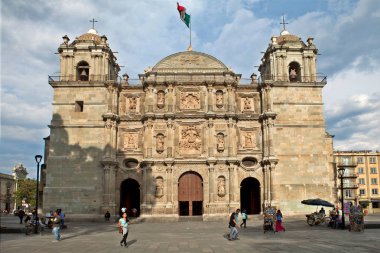 Oaxaca, Meksika - 7 Mayıs 2014: Cathedral of Our Lady varsayım (Catedral de Nuestra Senora de la Asuncion), Oaxaca de Juarez (Unesco Dünya Mirası Listesi'nde, 1987), Oaxaca. Meksika, 16-18 yüzyıl.