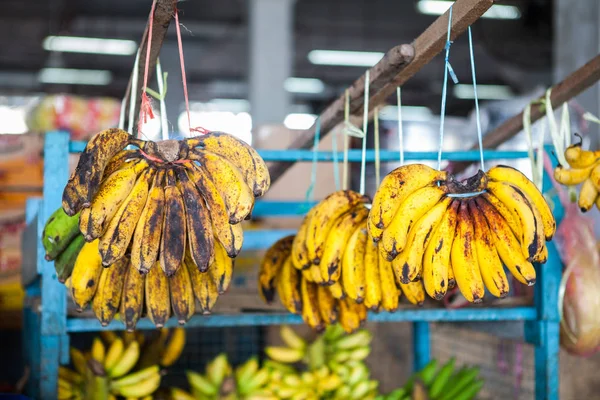 Fresh bananas at  fruit market — Stock Photo, Image