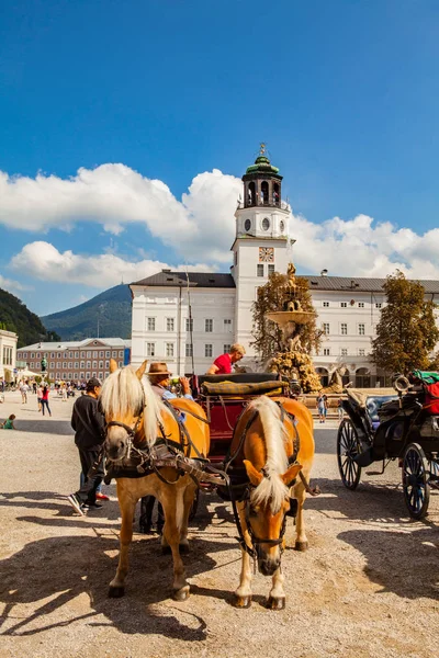 Salzburg, Austria - September 8, 2018: The horse drawn carriages — Stock Photo, Image