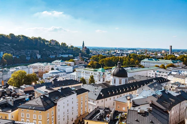 Panoramic view in a Autumn season at a historic city of Salzburg — Stock Photo, Image