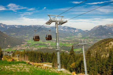 Knigssee Gölü yakınlarındaki Bavyera Alpleri'ne teleferik, Almanya, Schoenau