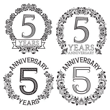 Beşinci yıldönümü amblemleri ayarlandı. Eski usul kutlama işaretleri..