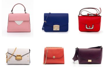 Beyaz arka planda izole edilmiş bir grup kadın deri çanta.