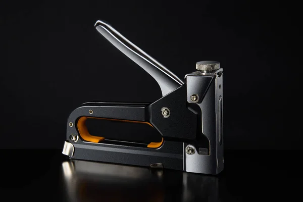 Horizontal Shot Construction Stapler Black Background Reflection — Stock Photo, Image