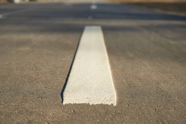 Horizontal Shot White Line Perspective Road Marking Background Blur — Stock Photo, Image