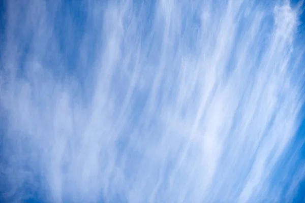 Fotografía Horizontal Las Nubes Cirrus Fondo Cielo Azul Con Nubes — Foto de Stock