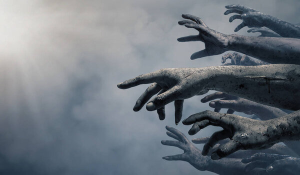 Руки зомби поднимаются в темную ночь Хэллоуина
.