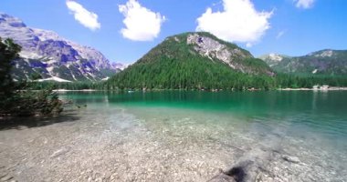 Braies Gölü 'nün muhteşem manzarası