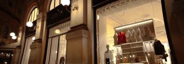 Anamorfik Lens 6K - Milano 'daki Galleria Vittorio Emanuele II' deki Dior mağazası