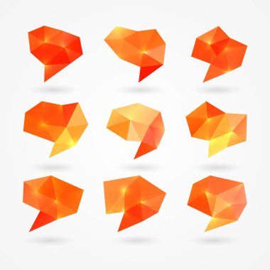 Soyut parlak turuncu çokgen konuşma baloncukları. Beyaz arkaplanda izole