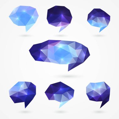 Soyut boş mor çokgen konuşma baloncukları seti. Beyaz arkaplanda izole