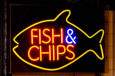 Balık ve cips neon tabela, Londra, İngiltere