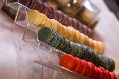 atış bir piyasa ahır üzerinde renkli macaroons kapatın