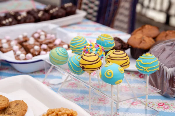 Renkli el çeşitli bir stand bir Londra piyasa ahır lolipop yapılan