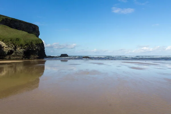 Підмітання Vista Beach Ресторан Mawgan Північна Корнуолл Англія — стокове фото