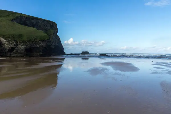 Підмітання Vista Beach Ресторан Mawgan Північна Корнуолл Англія — стокове фото