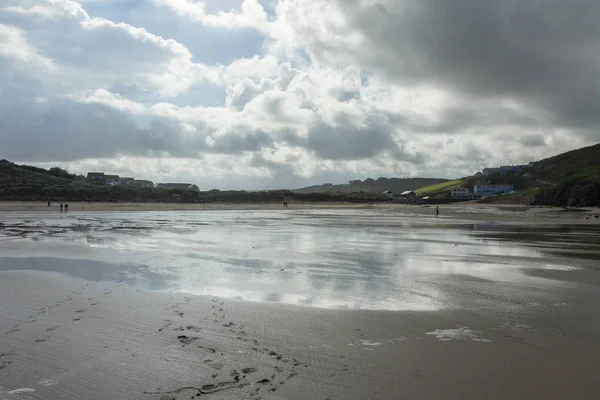 Підмітання Vista Beach Ресторан Mawgan Північна Корнуолл Англія — стокове фото