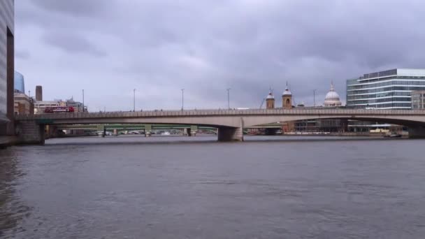 Londres Englândia Março 2019 Desfasamento Temporal Tráfego Sob Sobre Ponte — Vídeo de Stock