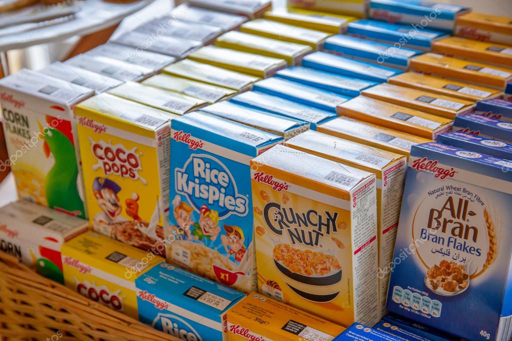 Pacchetto di varietà di cereali di Kellogg, scatole monodose — Foto  Editoriale Stock © MagicBones #278022536