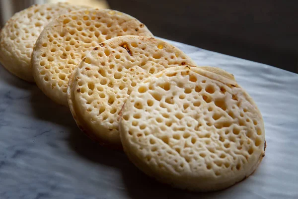 Hot toasted English crumpets — Stock Photo, Image