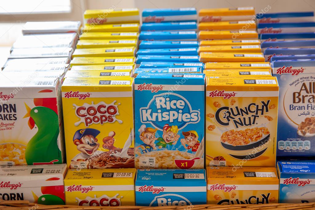 Pacchetto di varietà di cereali di Kellogg, scatole monodose — Foto  Editoriale Stock © MagicBones #278030548