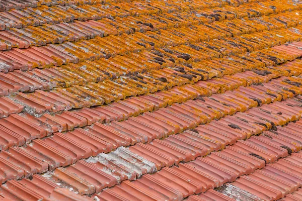 Vecchie tegole in terracotta in Italia — Foto Stock