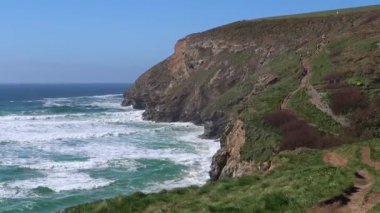 Mawgan Porth, Kuzey Cornwall, İngiltere yakınlarındaki Güney Batı Yakası Yolu 'nda aylakların yavaş hareketi