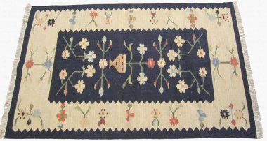 Kilim el yapımı orijinal halı, yüksek çözünürlüklü trend desenli halılar ve renkler                            