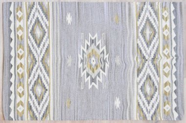 Kilim el yapımı orijinal halı, yüksek çözünürlüklü trend desenli halılar ve renkler                            