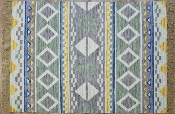 Kilim el yapımı orijinal halı, yüksek çözünürlüklü trend desenli halılar ve renkler                            