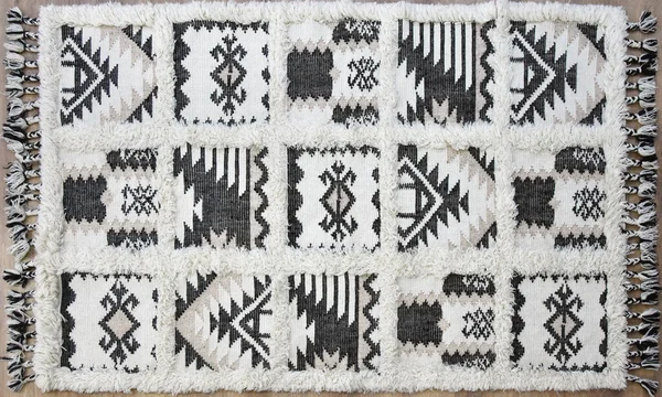 Kilim el yapımı orijinal halı, yüksek çözünürlüklü trend desenli halılar ve renkler                            
