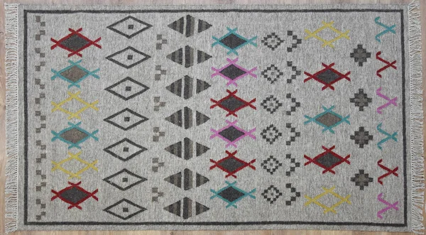 Kilim el yapımı orijinal halı, yüksek çözünürlüklü trend desenli halılar ve renkler                            
