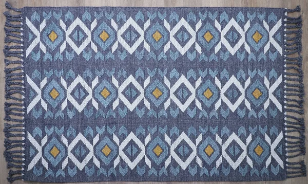 Kilim el yapımı orijinal halı, yüksek çözünürlüklü trend desenli halılar ve renkler                            