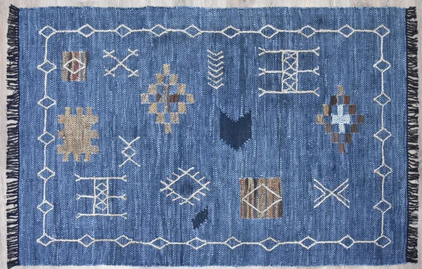 Kilim el yapımı orijinal halı, yüksek çözünürlüklü trend desenli halılar ve renkler                            