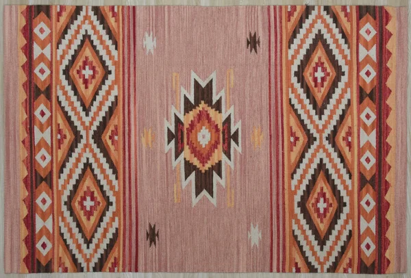 Kilim el yapımı orijinal halı, yüksek çözünürlüklü trend desenli halılar ve renkler                            