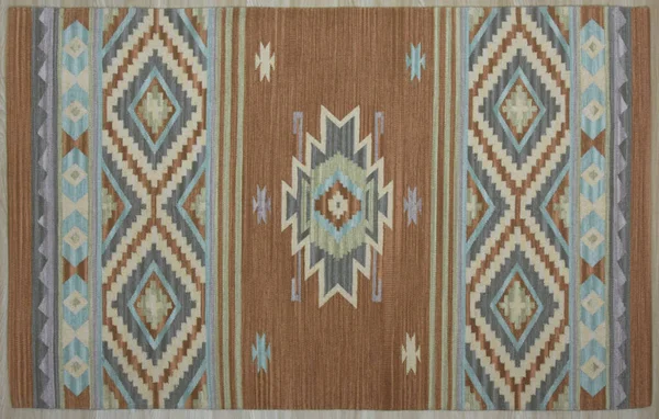 Kilim el yapımı orijinal halı, yüksek çözünürlüklü trend desenli halılar ve renkler                            