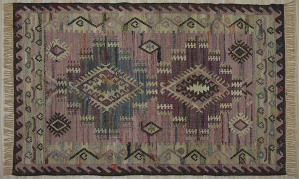 Kilim el yapımı orijinal halı, yüksek çözünürlüklü trend desenli halılar ve renkler                            