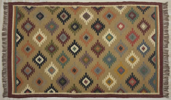 Kilim el yapımı orijinal halı, yüksek çözünürlüklü trend desenli halılar ve renkler                            