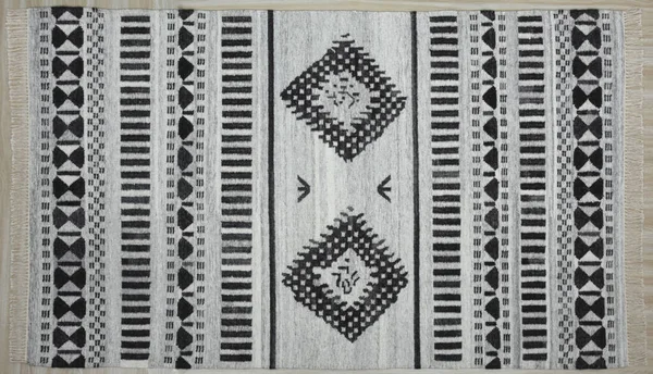 Kilim el yapımı orijinal halı, yüksek çözünürlüklü trend desenli halılar ve renkler                            