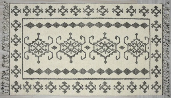 Kilim el yapımı orijinal halı, yüksek çözünürlüklü trend desenli halılar ve renkler                            