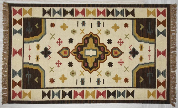 Kilim el yapımı orijinal halı, yüksek çözünürlüklü trend desenli halılar ve renkler                            