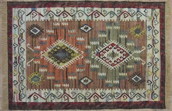 Kilim el yapımı orijinal halı, yüksek çözünürlüklü trend desenli halılar ve renkler                            