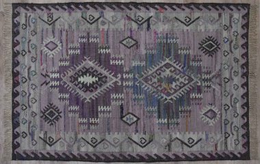 Kilim el yapımı orijinal halı, yüksek çözünürlüklü trend desenli halılar ve renkler                            